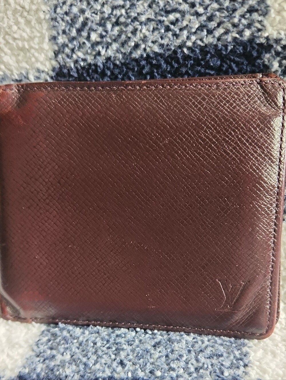 Louis Vuitton Men’s Bi-fold Wallet in Maroon